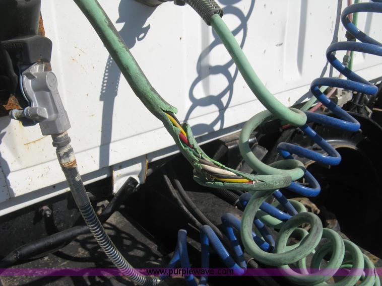 image for item H9474 1995 Ford Aeromax L9000 semi truck