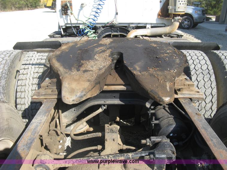 image for item H9474 1995 Ford Aeromax L9000 semi truck