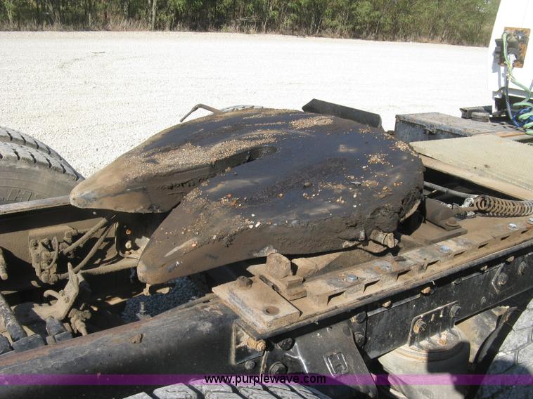 image for item H9474 1995 Ford Aeromax L9000 semi truck