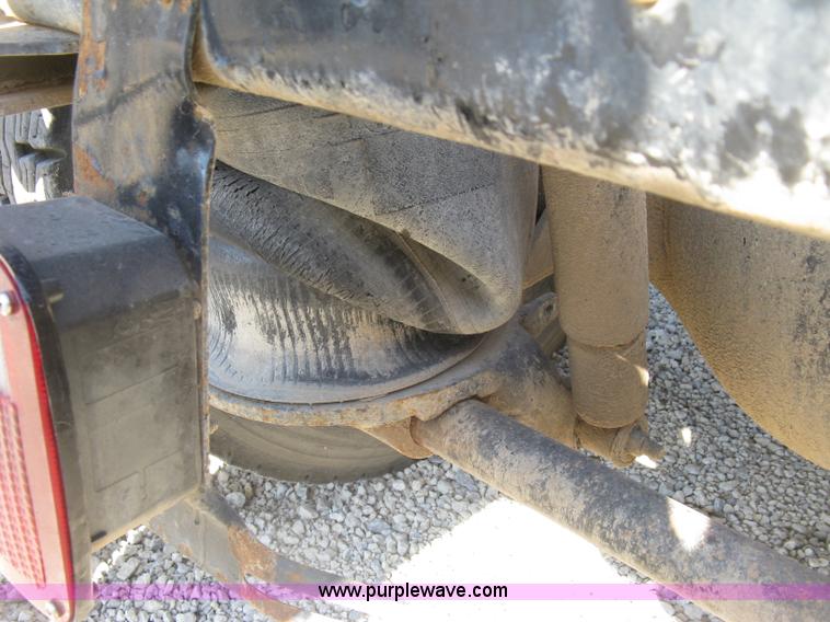 image for item H9474 1995 Ford Aeromax L9000 semi truck