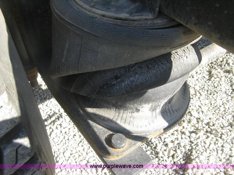 image for item H9474 1995 Ford Aeromax L9000 semi truck