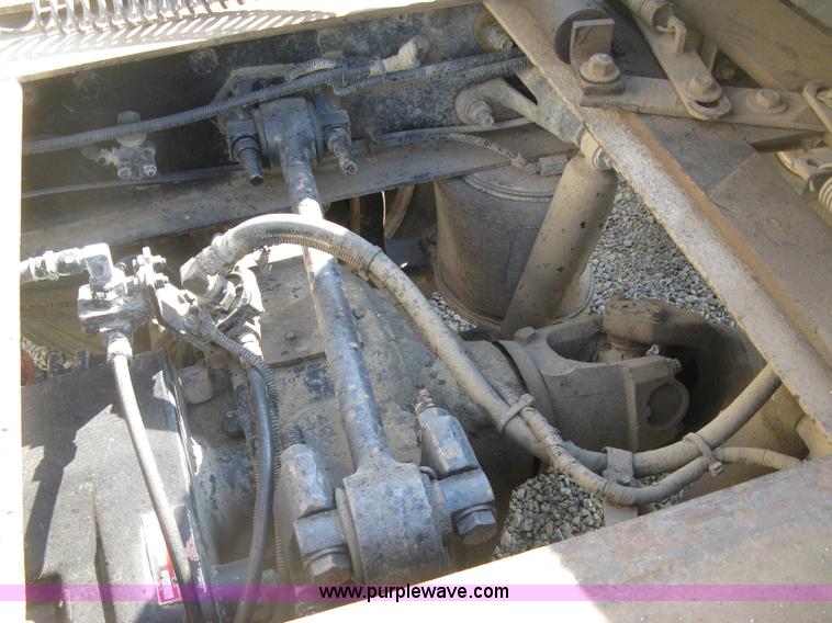 image for item H9474 1995 Ford Aeromax L9000 semi truck