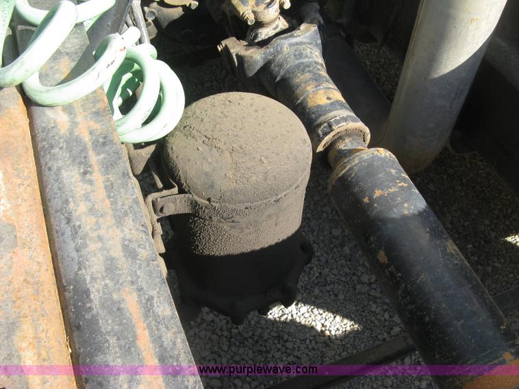 image for item H9474 1995 Ford Aeromax L9000 semi truck