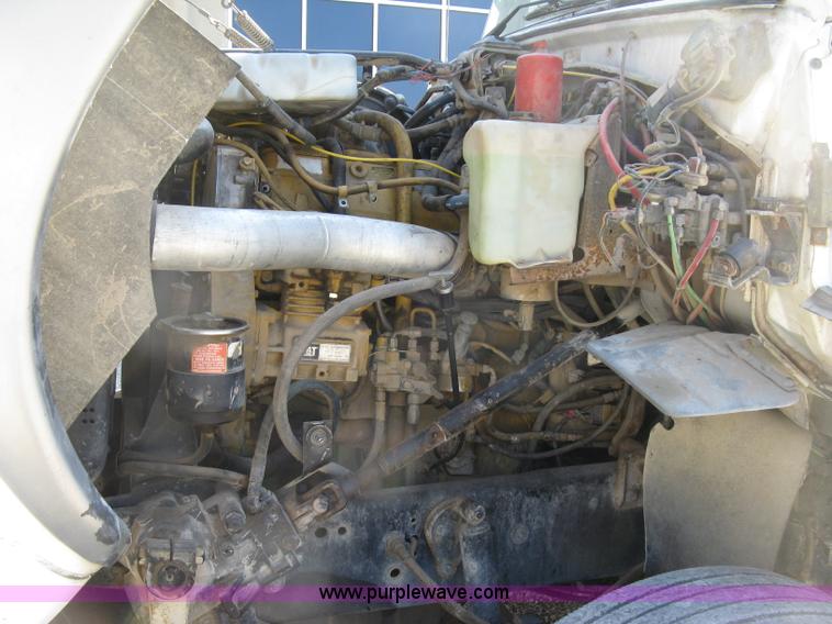 image for item H9474 1995 Ford Aeromax L9000 semi truck