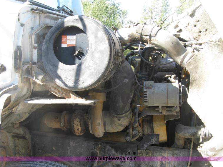 image for item H9474 1995 Ford Aeromax L9000 semi truck