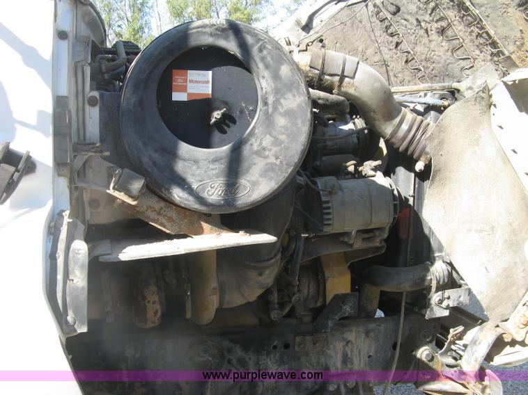 image for item H9474 1995 Ford Aeromax L9000 semi truck