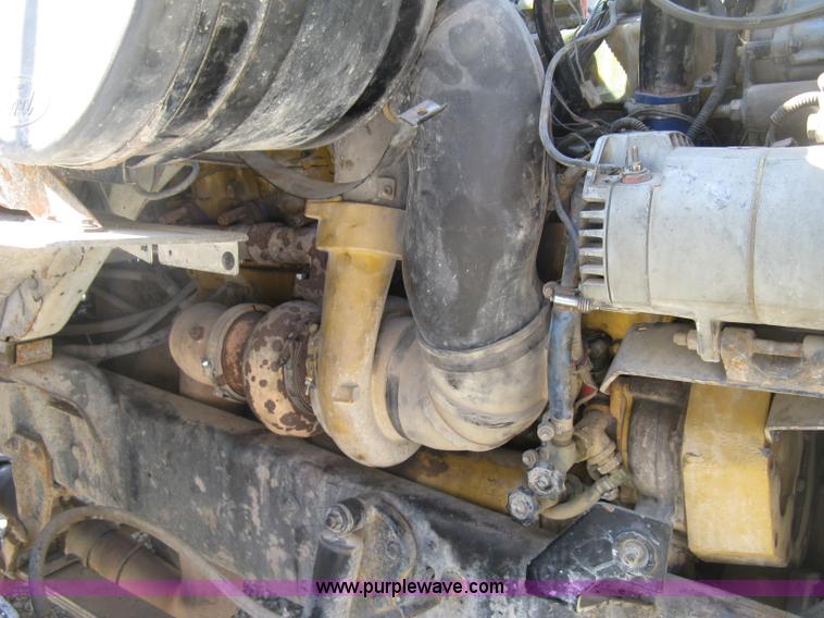 image for item H9474 1995 Ford Aeromax L9000 semi truck