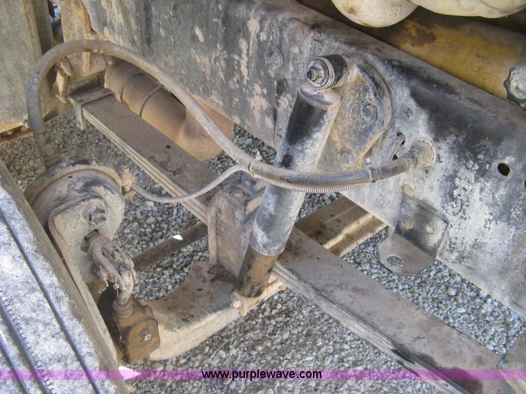 image for item H9474 1995 Ford Aeromax L9000 semi truck