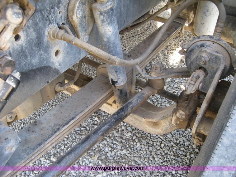 image for item H9474 1995 Ford Aeromax L9000 semi truck