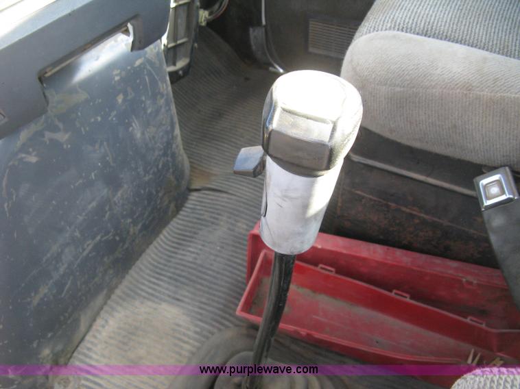 image for item H9474 1995 Ford Aeromax L9000 semi truck