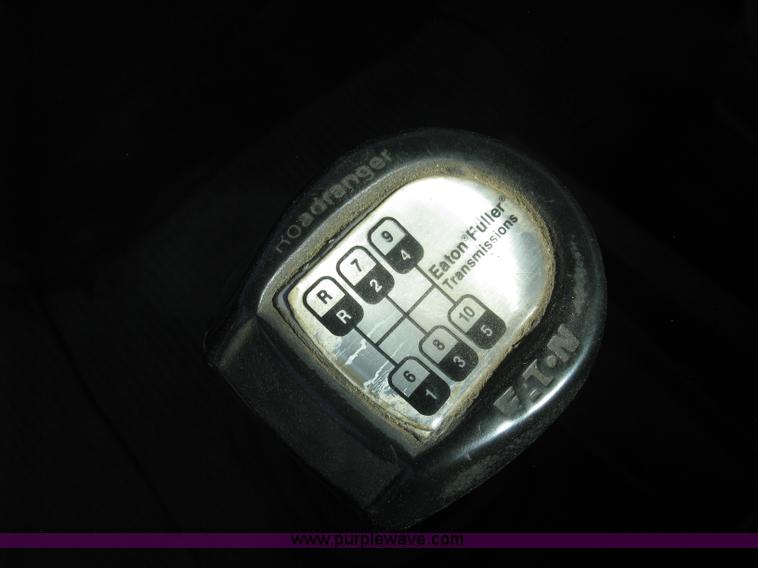 image for item H9474 1995 Ford Aeromax L9000 semi truck