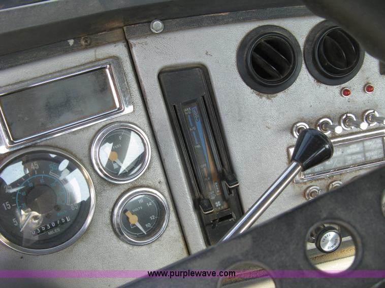 image for item H9474 1995 Ford Aeromax L9000 semi truck