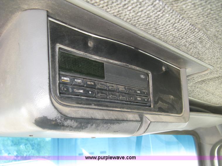 image for item H9474 1995 Ford Aeromax L9000 semi truck