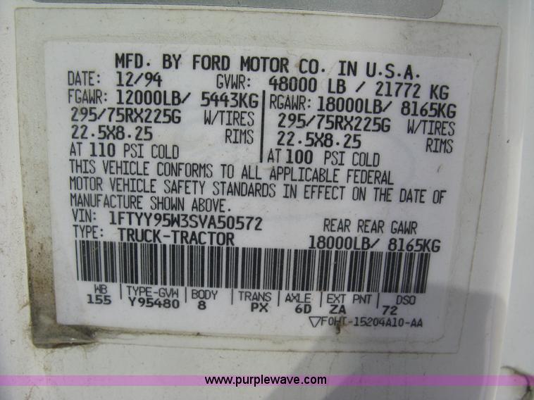 image for item H9474 1995 Ford Aeromax L9000 semi truck