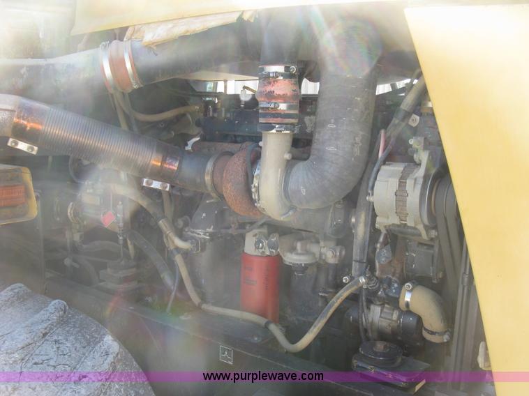 image for item H9476 1996 Caterpillar Challenger 85D tractor