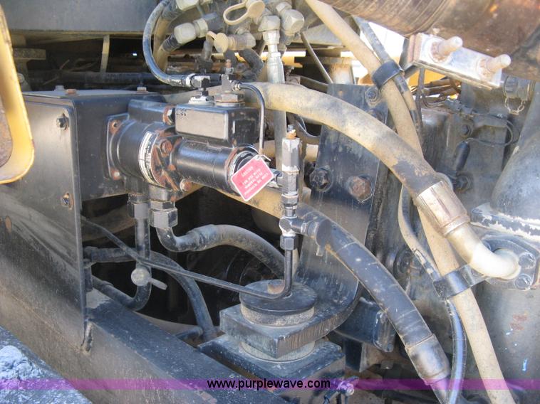 image for item H9476 1996 Caterpillar Challenger 85D tractor