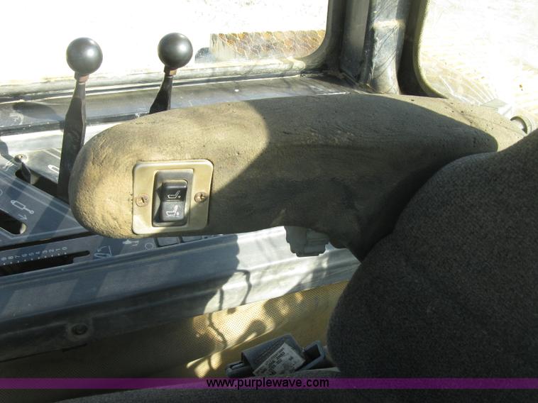 image for item H9476 1996 Caterpillar Challenger 85D tractor