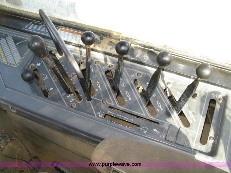 image for item H9476 1996 Caterpillar Challenger 85D tractor