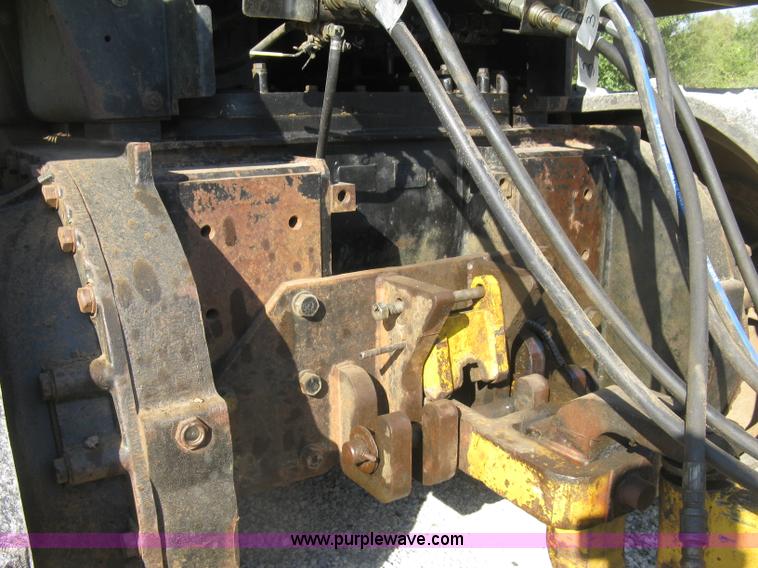 image for item H9476 1996 Caterpillar Challenger 85D tractor