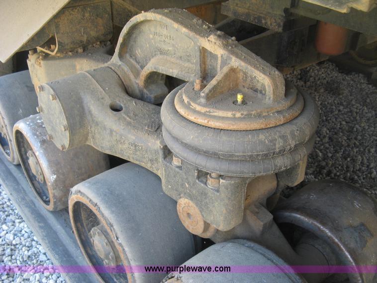 image for item H9476 1996 Caterpillar Challenger 85D tractor