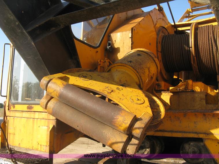 image for item H9477 American 795C lattice boom crane