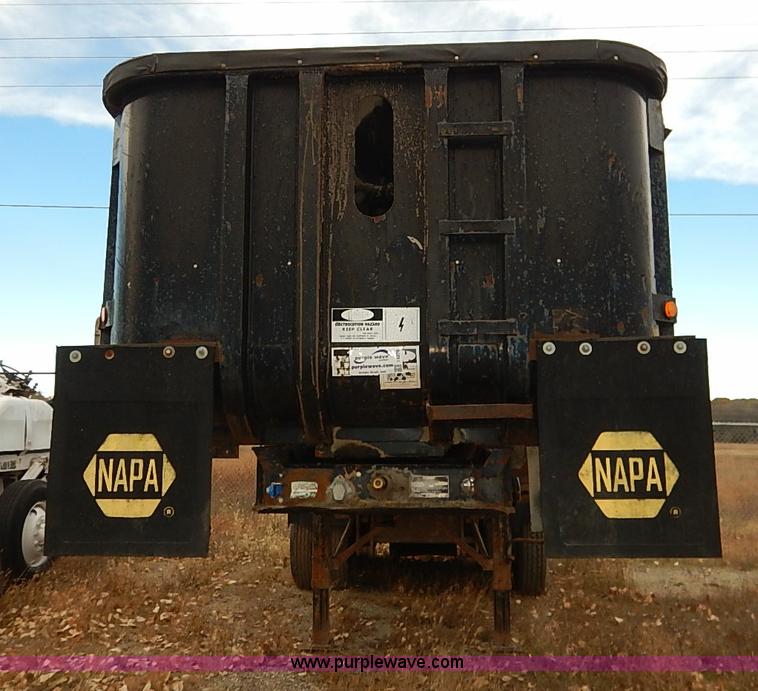 image for item I5276 1986 Fruehauf ND1-F2-22-7DB5-24 dump trailer