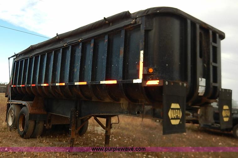image for item I5276 1986 Fruehauf ND1-F2-22-7DB5-24 dump trailer
