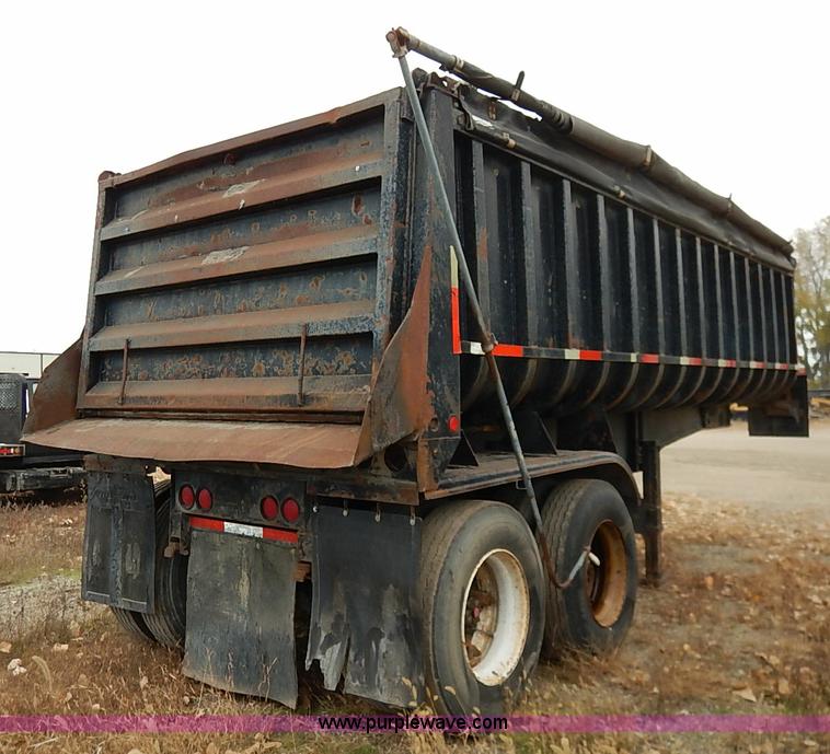 image for item I5276 1986 Fruehauf ND1-F2-22-7DB5-24 dump trailer