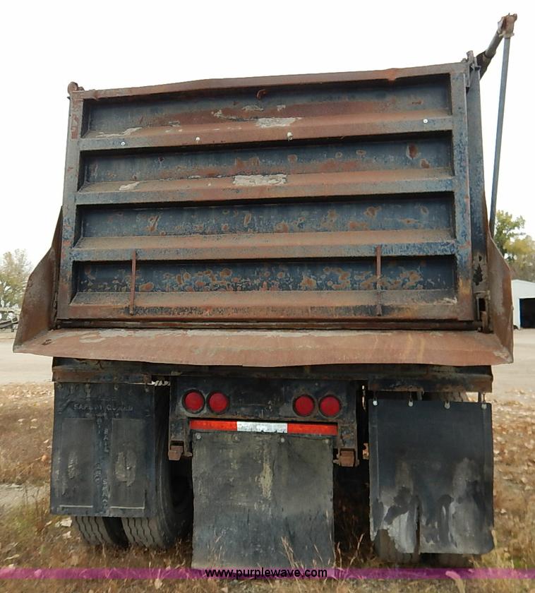 image for item I5276 1986 Fruehauf ND1-F2-22-7DB5-24 dump trailer