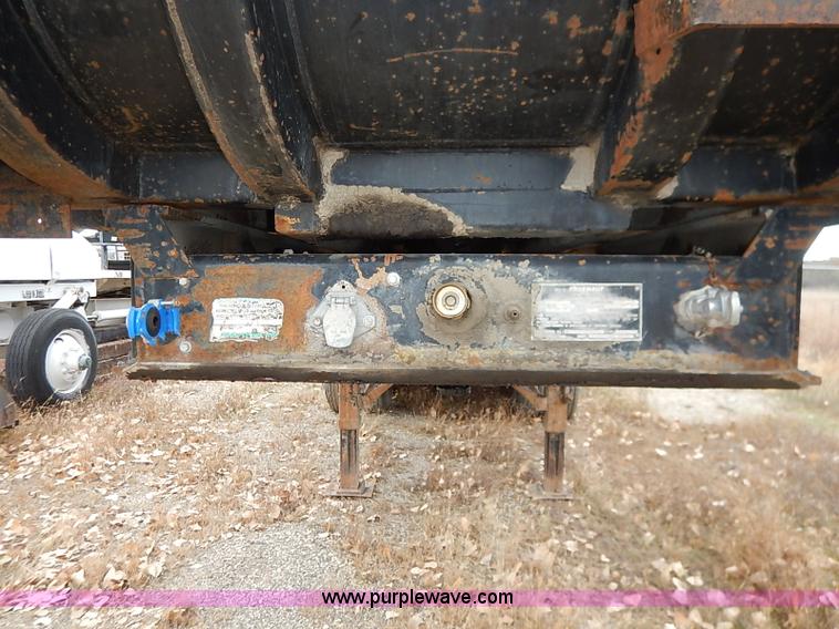 image for item I5276 1986 Fruehauf ND1-F2-22-7DB5-24 dump trailer