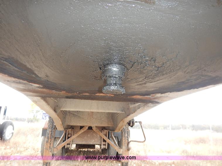 image for item I5276 1986 Fruehauf ND1-F2-22-7DB5-24 dump trailer