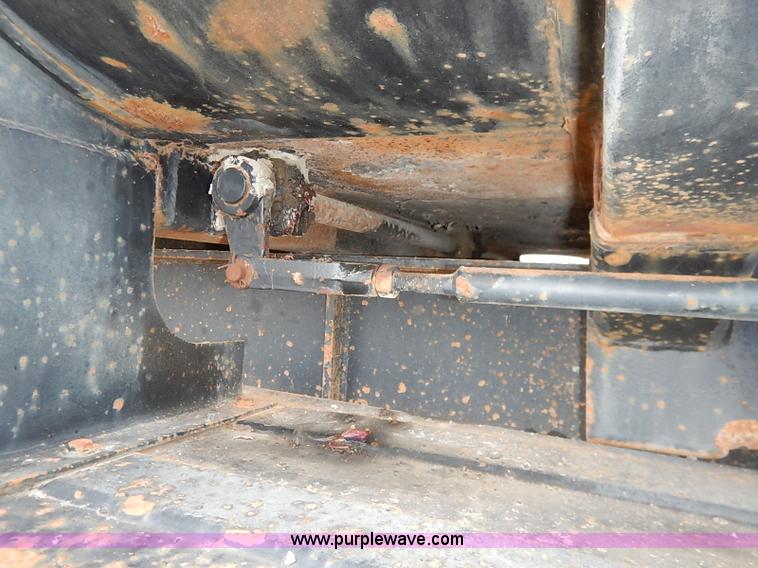 image for item I5276 1986 Fruehauf ND1-F2-22-7DB5-24 dump trailer