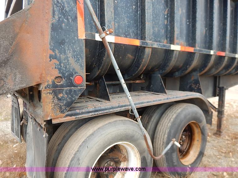 image for item I5276 1986 Fruehauf ND1-F2-22-7DB5-24 dump trailer