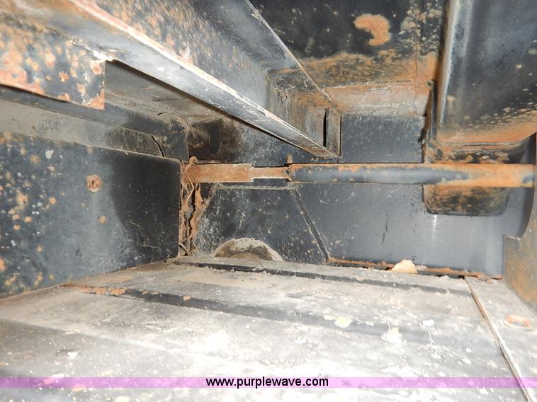 image for item I5276 1986 Fruehauf ND1-F2-22-7DB5-24 dump trailer