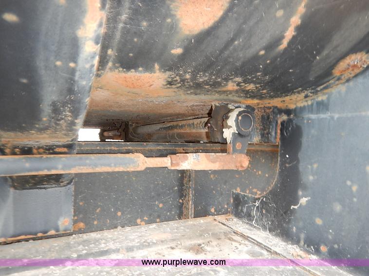 image for item I5276 1986 Fruehauf ND1-F2-22-7DB5-24 dump trailer