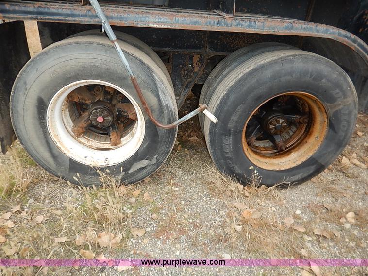 image for item I5276 1986 Fruehauf ND1-F2-22-7DB5-24 dump trailer