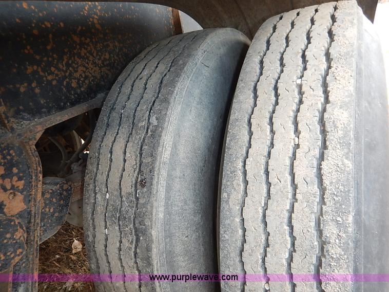 image for item I5276 1986 Fruehauf ND1-F2-22-7DB5-24 dump trailer