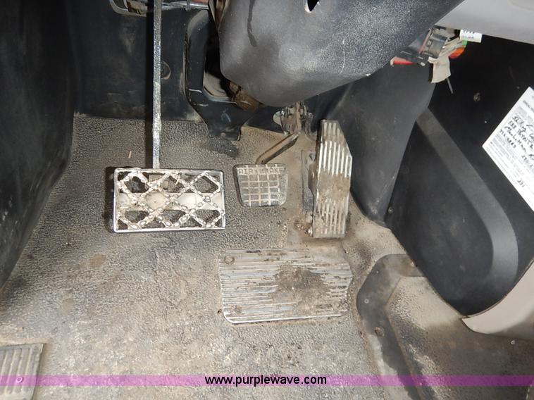 image for item I5277 2007 Mack CHN613 semi truck