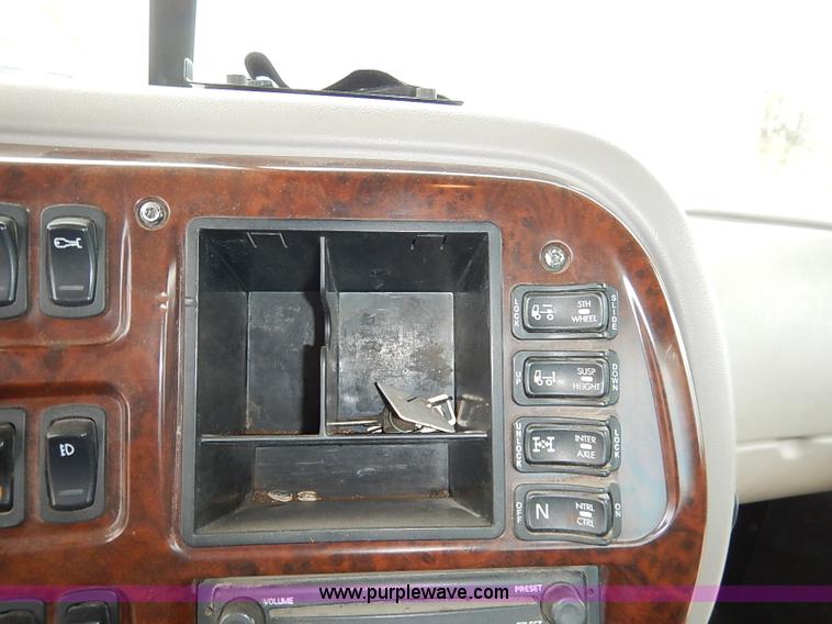 image for item I5277 2007 Mack CHN613 semi truck