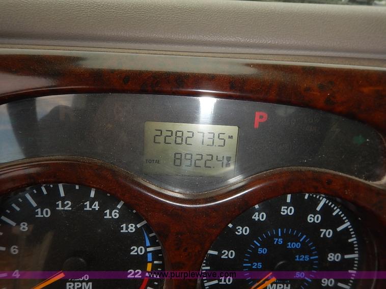 image for item I5277 2007 Mack CHN613 semi truck