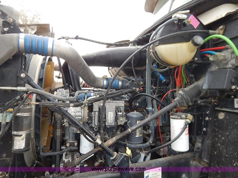 image for item I5277 2007 Mack CHN613 semi truck