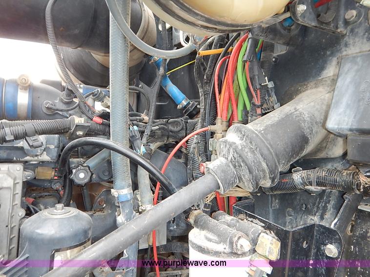 image for item I5277 2007 Mack CHN613 semi truck