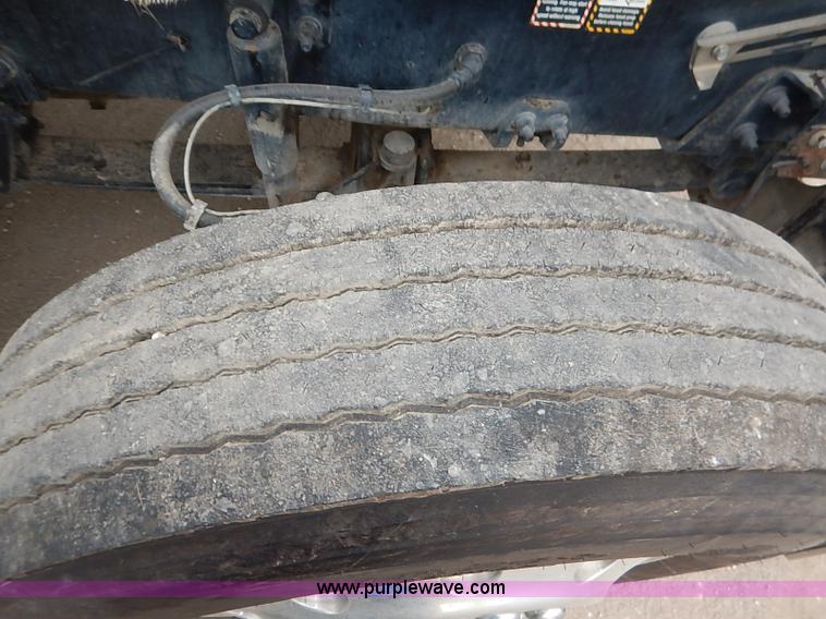 image for item I5277 2007 Mack CHN613 semi truck