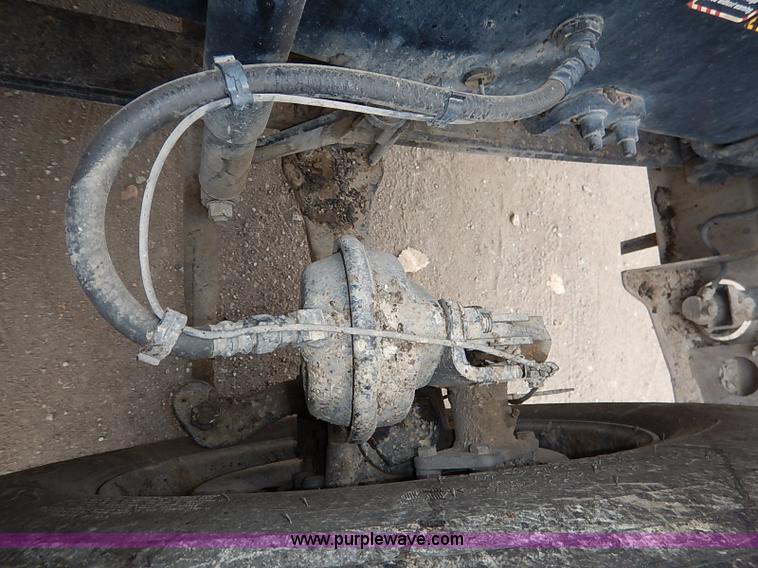 image for item I5277 2007 Mack CHN613 semi truck