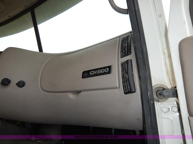 image for item I5277 2007 Mack CHN613 semi truck