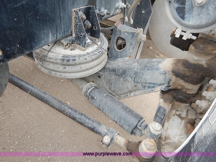 image for item I5277 2007 Mack CHN613 semi truck