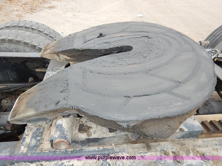 image for item I5277 2007 Mack CHN613 semi truck