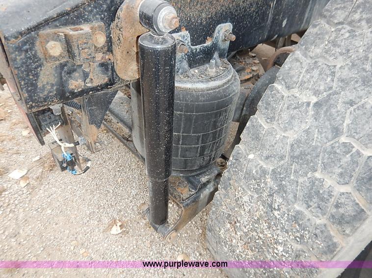 image for item I5277 2007 Mack CHN613 semi truck