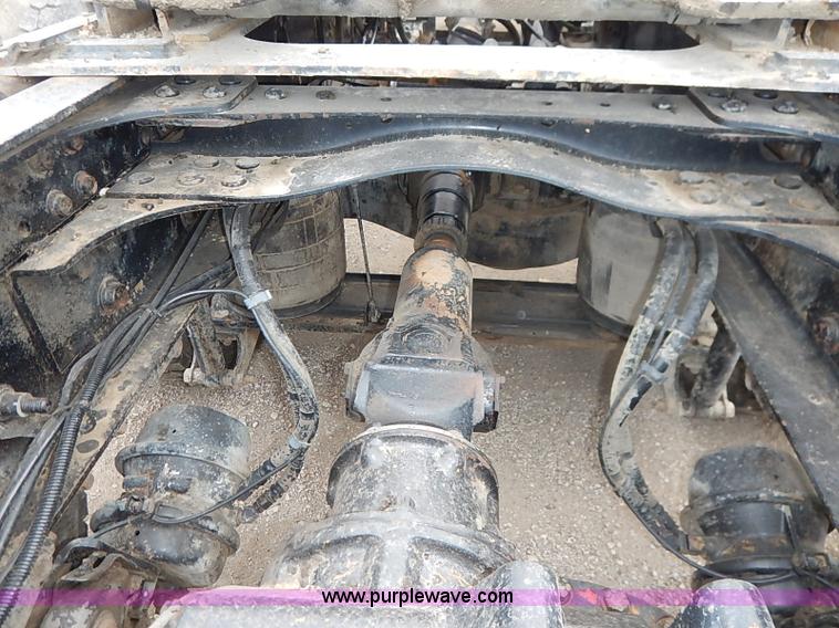 image for item I5277 2007 Mack CHN613 semi truck