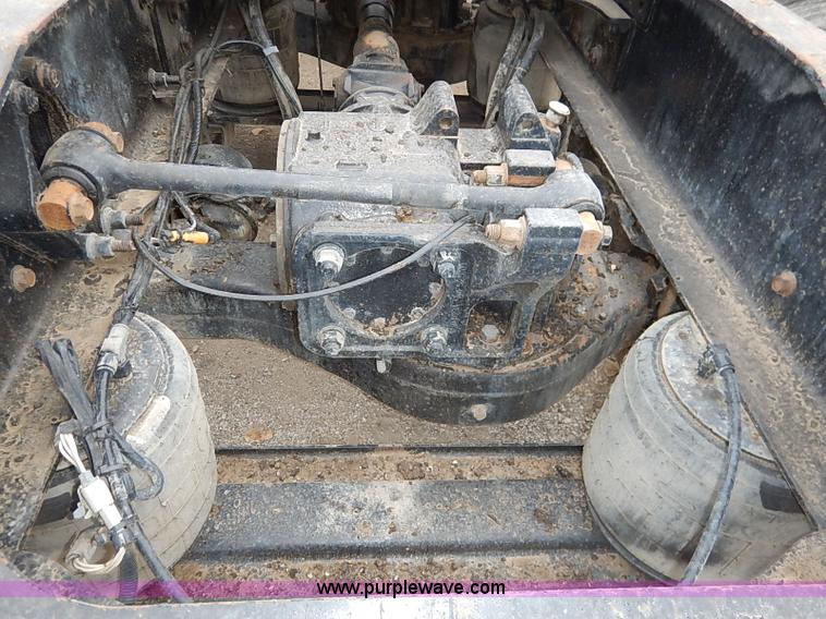 image for item I5277 2007 Mack CHN613 semi truck